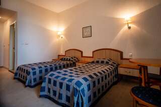 Отель Hotel Lilia Золотые Пески Стандартный двухместный номер с 1 кроватью или 2 отдельными кроватями и видом на море-1